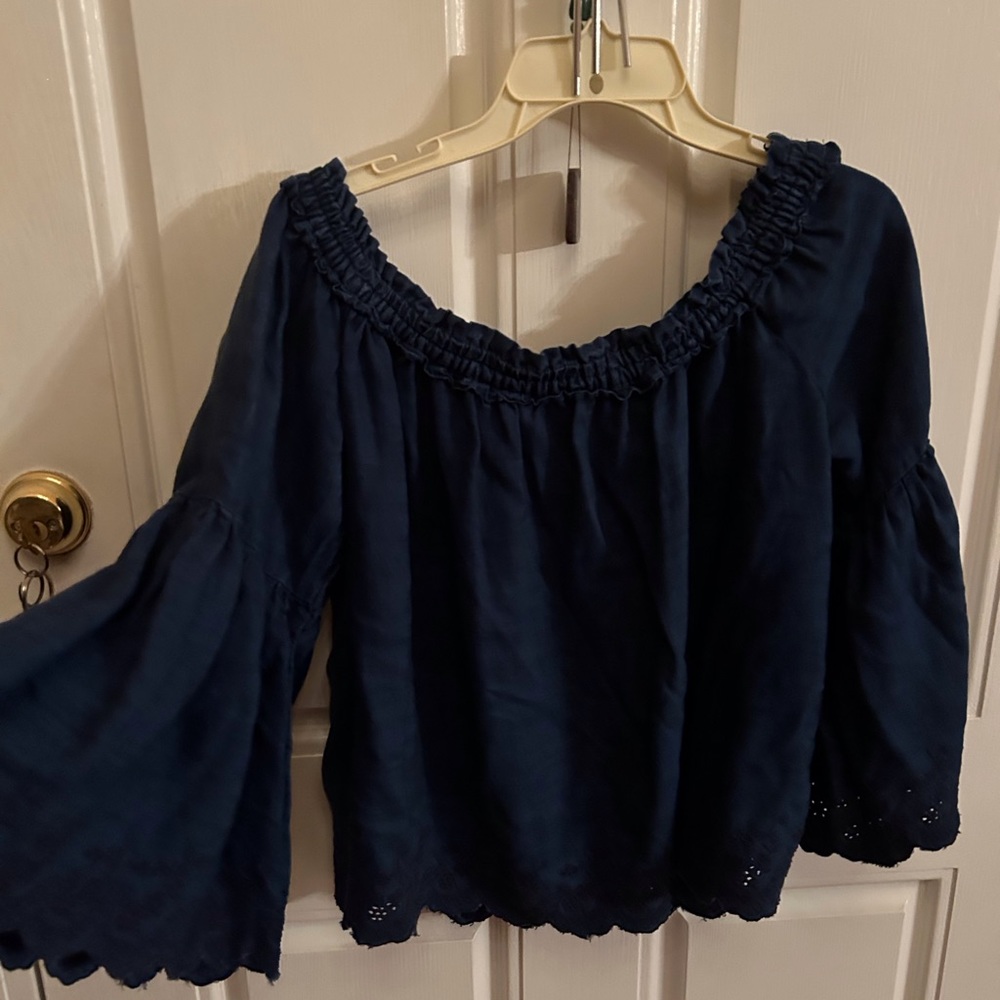 Detail bell sleeve top
